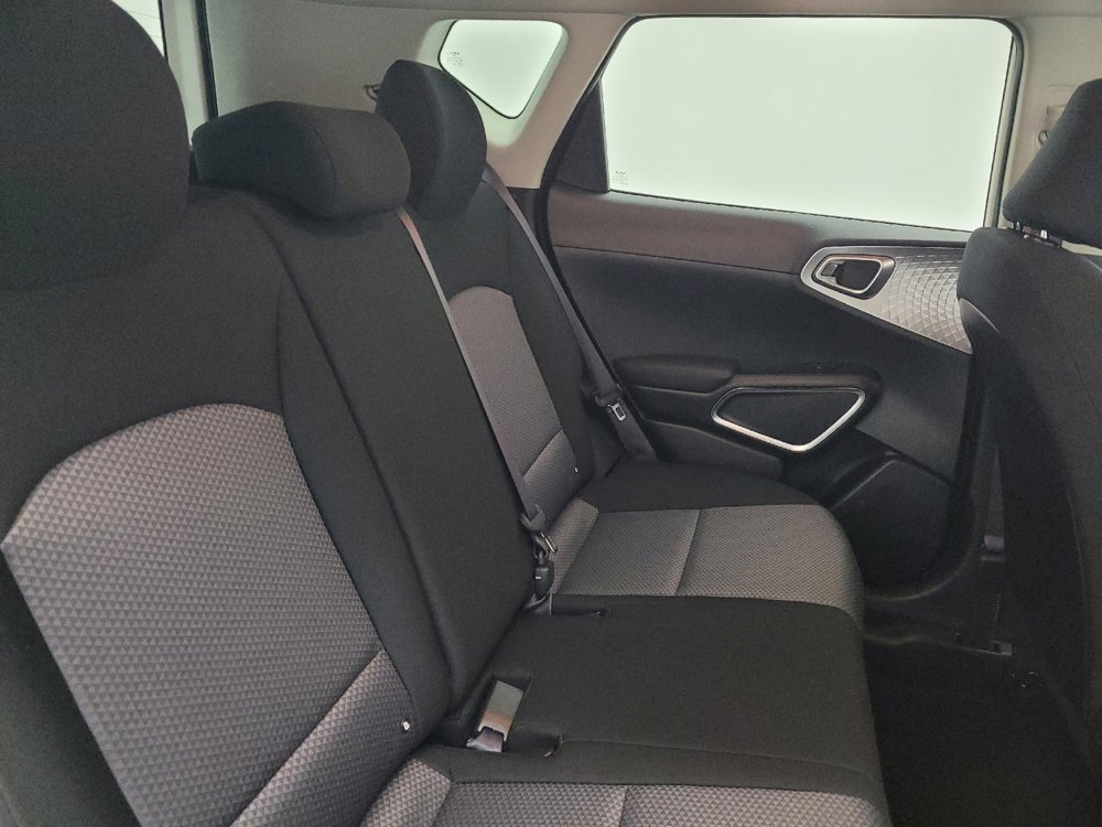 Used 2025 Kia Soul LX image 19