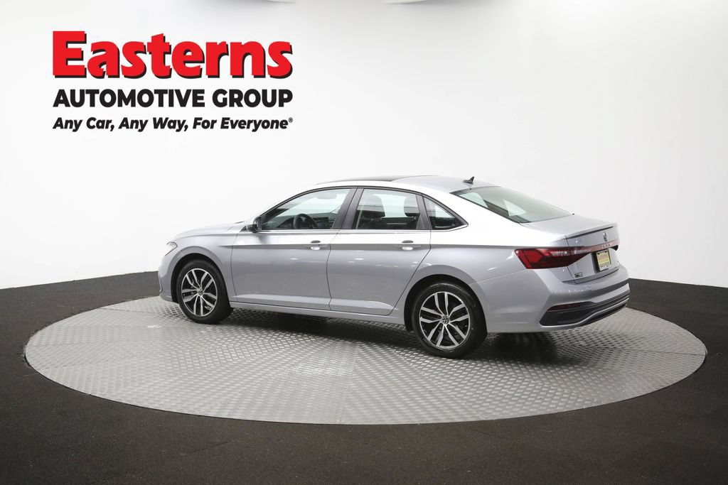 Used 2025 Volkswagen Jetta SE FWD image 61