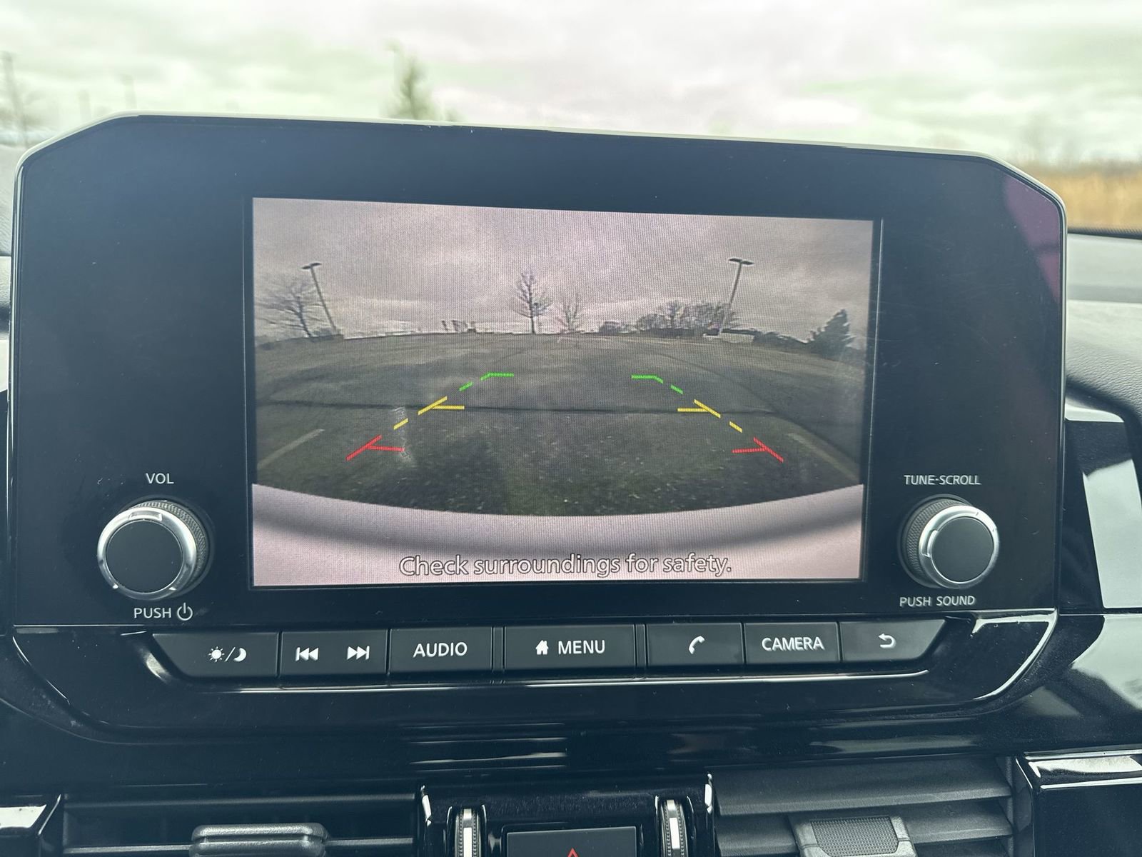 Used 2022 Nissan Pathfinder SV image 16