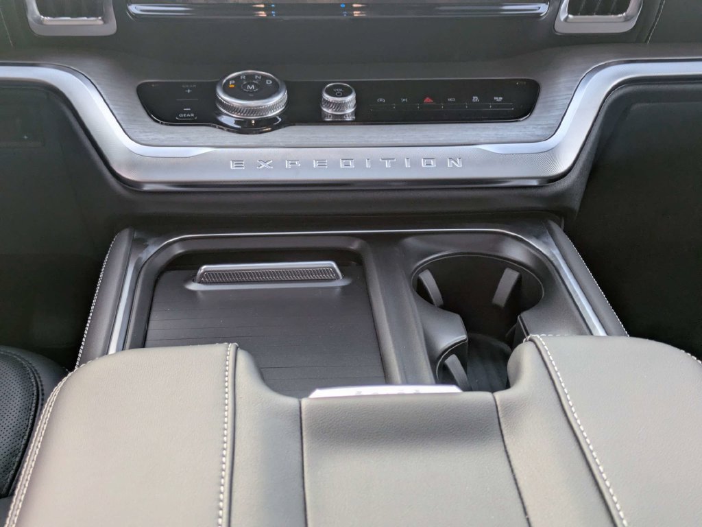 New 2027 Ford Expedition Max Platinum w/ Driver's Package RWD image 21