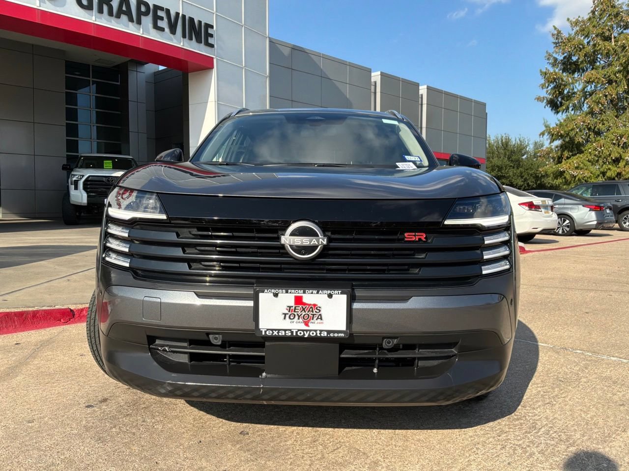 Used 2026 Nissan Kicks SR FWD image 3