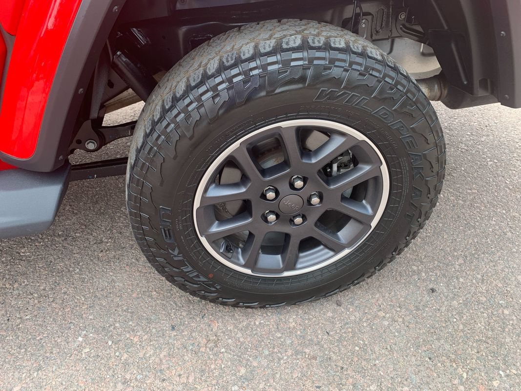 Used 2020 Jeep Gladiator Overland AWD/4WD image 23