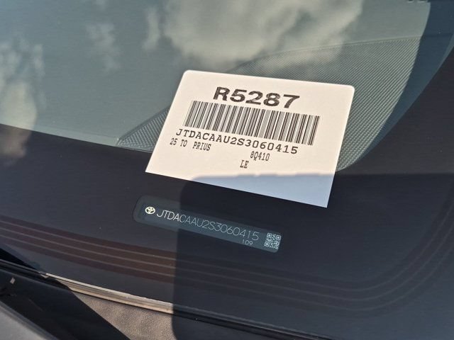 Certified 2025 Toyota Prius LE FWD image 18