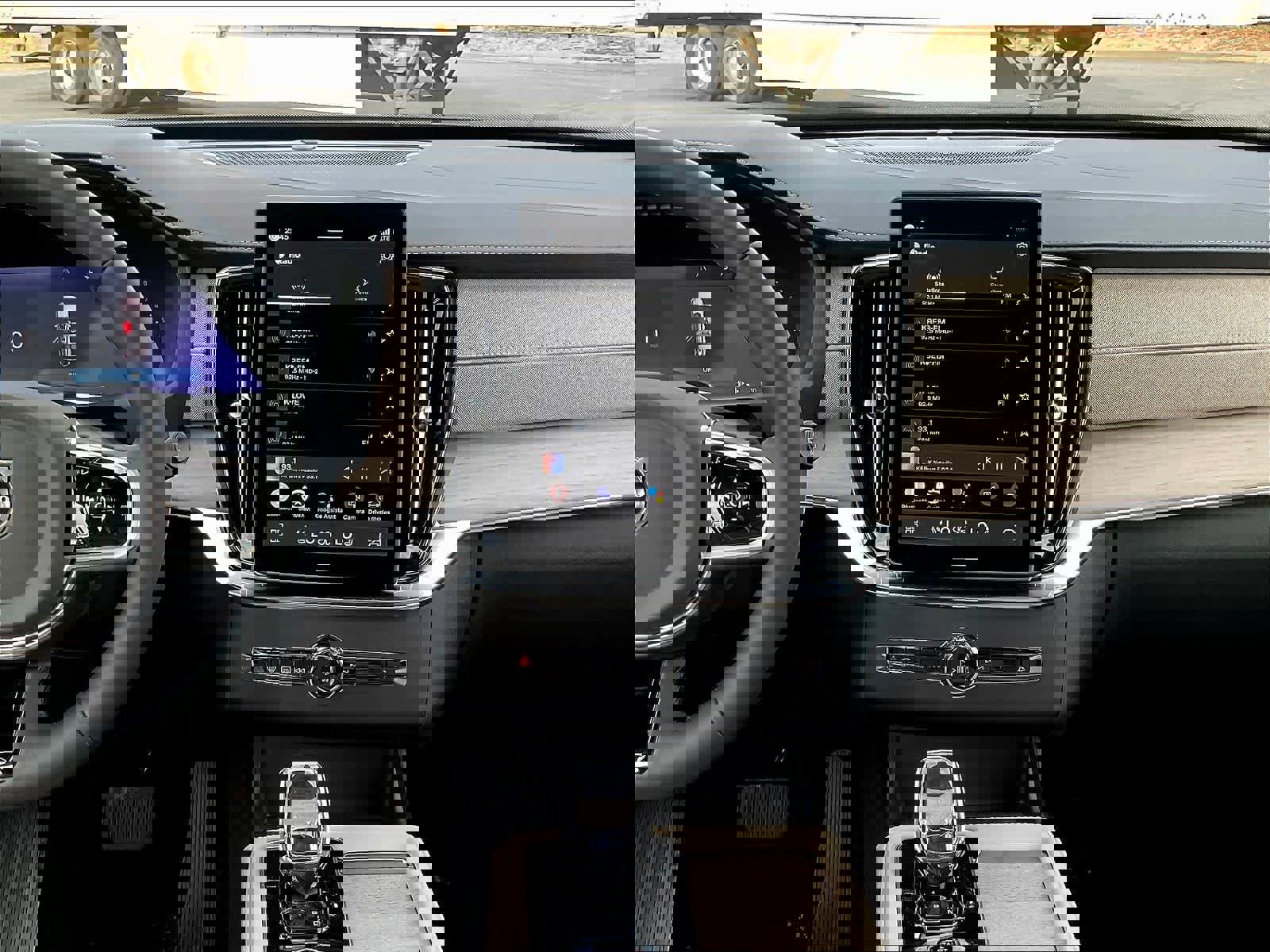 New 2026 Volvo XC90 B5 Plus w/ Protection Package AWD/4WD image 9