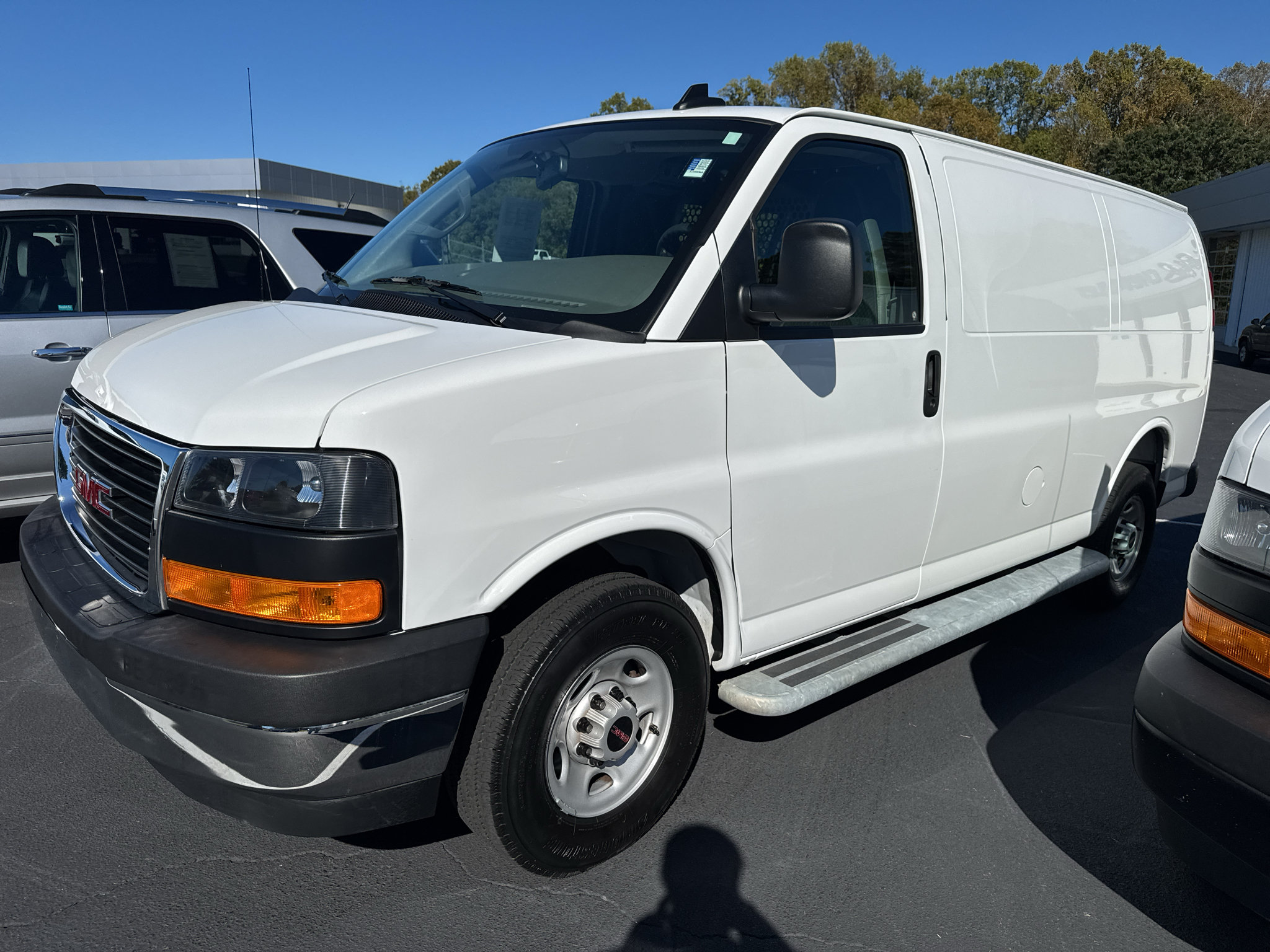 Used 2025 GMC Savana 2500 w/ Driver Convenience Package RWD image 3