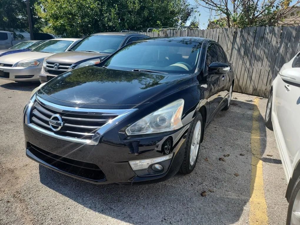 Used 2015 Nissan Altima 2.5 SV image 1