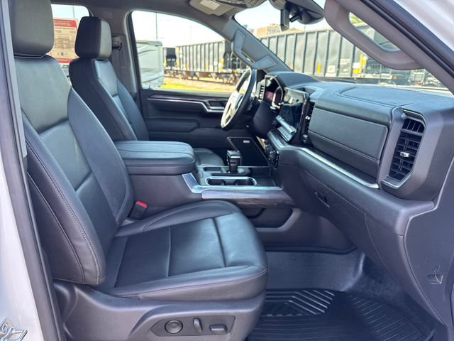 Used 2025 Chevrolet Silverado 1500 LTZ AWD/4WD image 34
