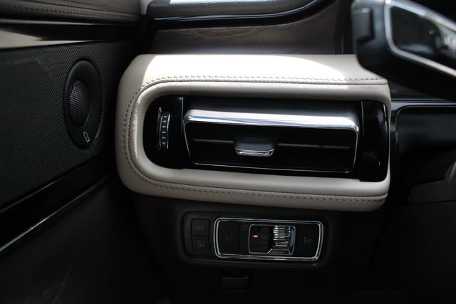Used 2023 Lincoln Nautilus Reserve AWD/4WD image 10