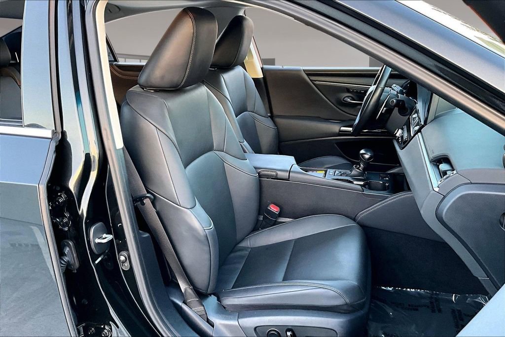 Used 2024 Lexus ES 300h w/ Premium Package FWD image 27