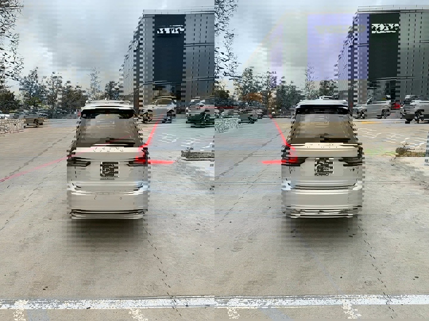 Used 2021 Volvo V90 T6 Inscription image 4