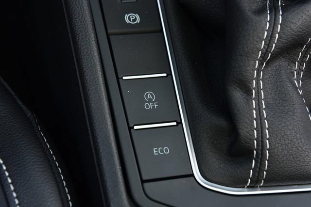 Used 2025 Volkswagen Jetta SE w/ Sunroof Package FWD image 18