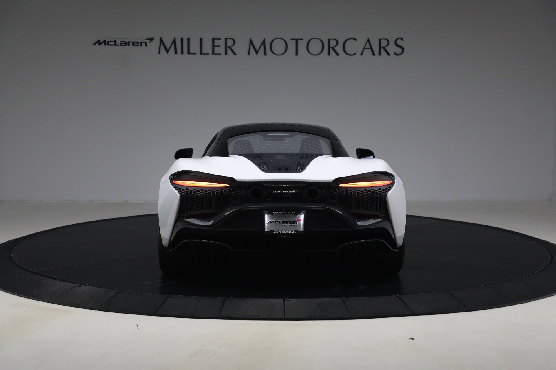 Used 2023 McLaren Artura image 6