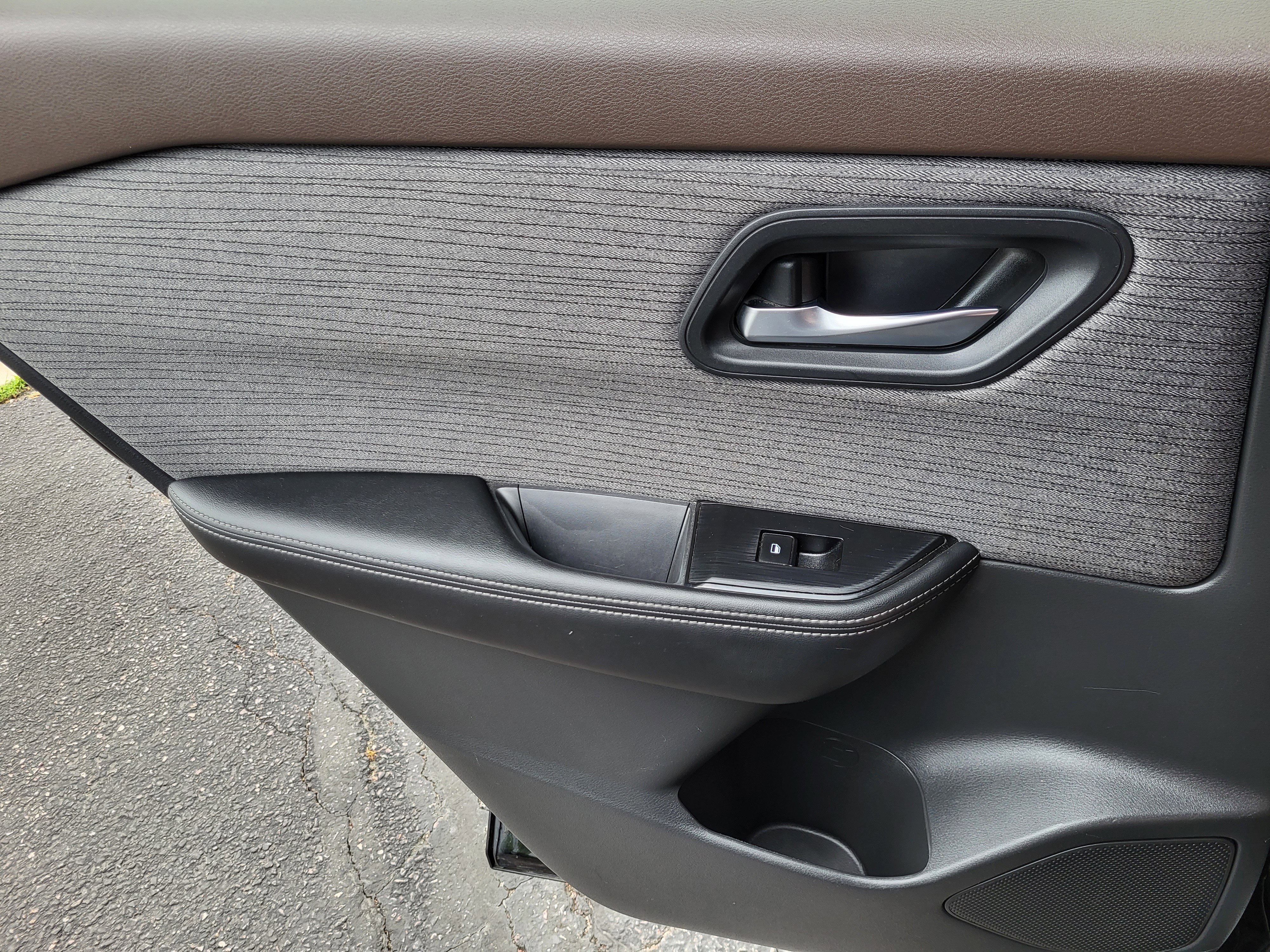 Used 2022 Nissan Rogue SV image 11