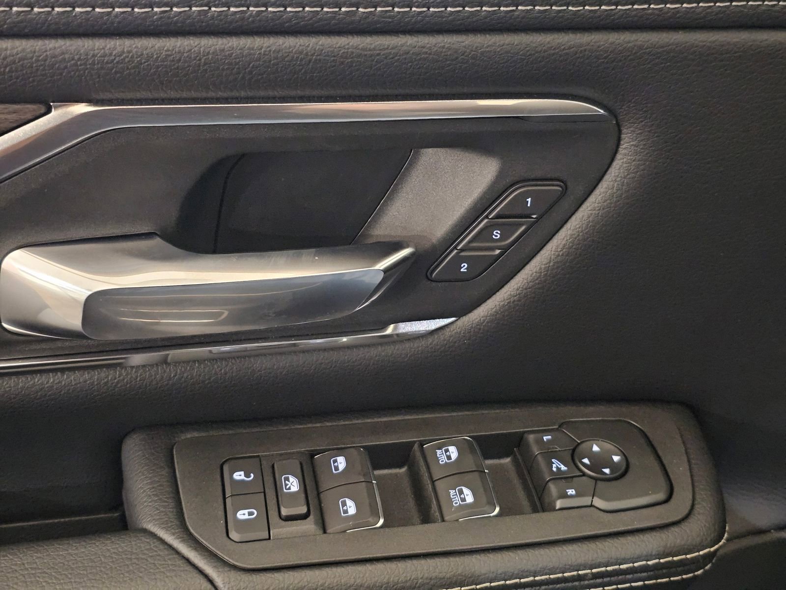 New 2026 RAM 1500 Laramie AWD/4WD image 17