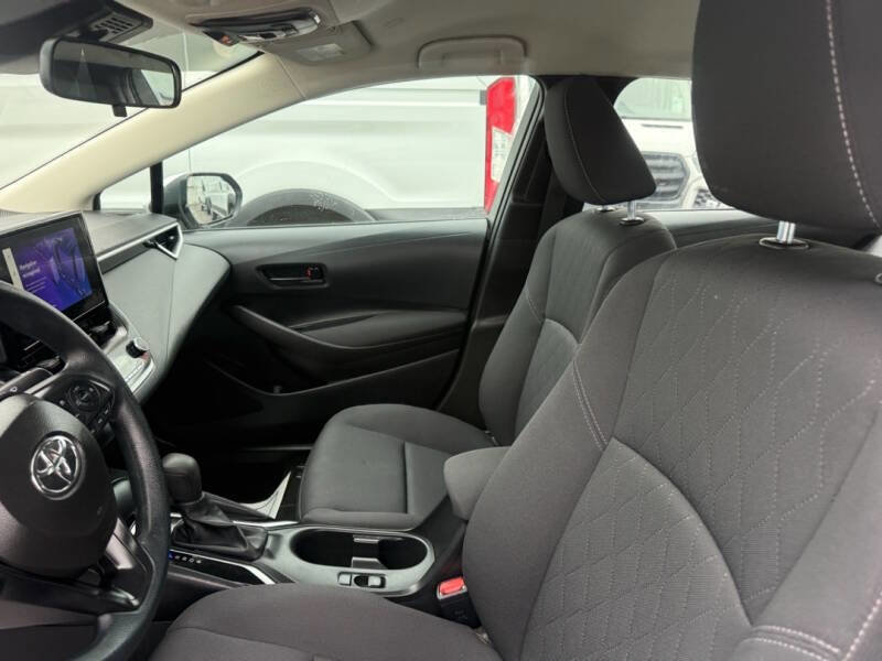 Used 2025 Toyota Corolla LE image 16
