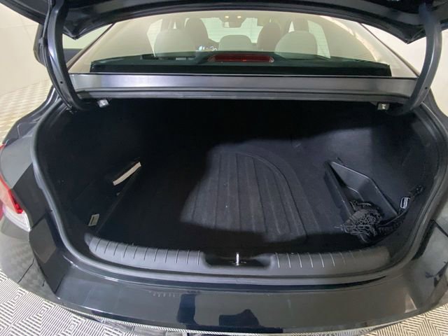 Used 2023 Hyundai Elantra Limited w/ Preferred Accessory Package image 11