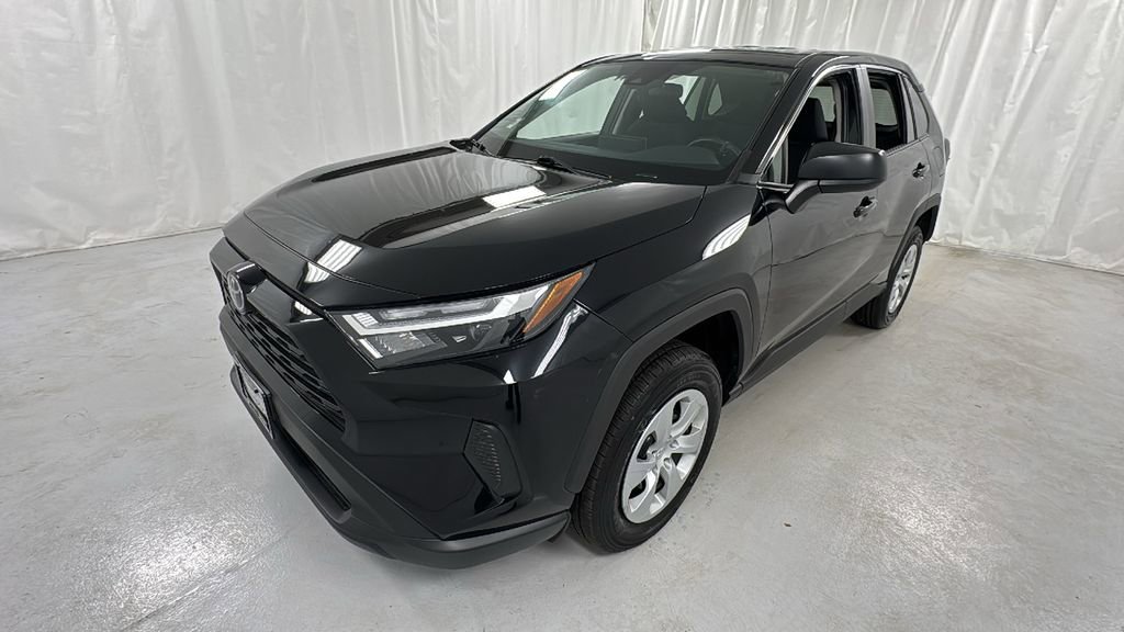 Used 2024 Toyota RAV4 LE image 7