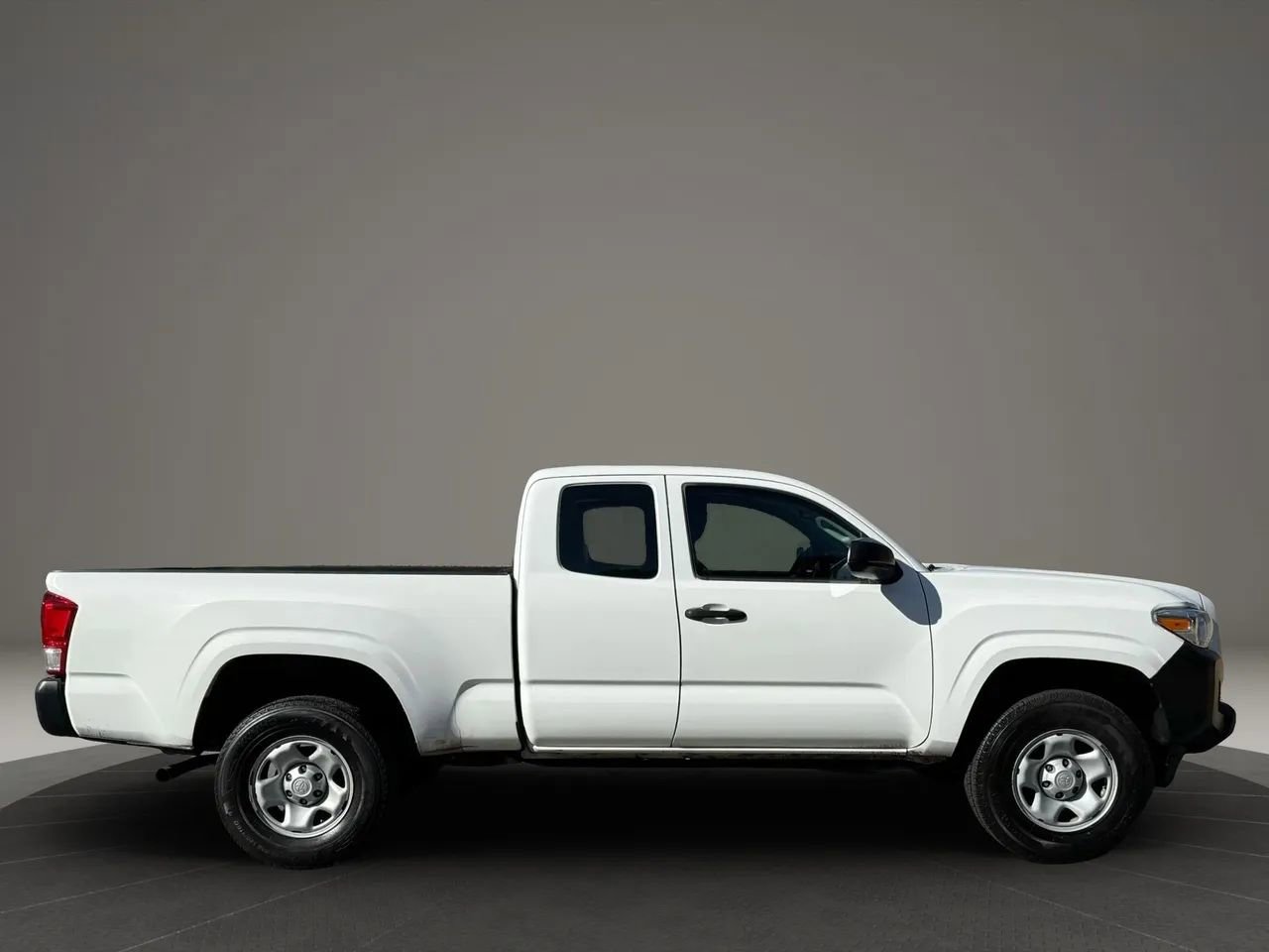 Used 2016 Toyota Tacoma SR image 11