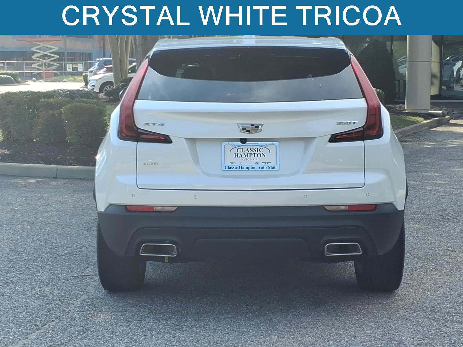 Used 2023 Cadillac XT4 Luxury w/ Cold Weather Package AWD/4WD image 9