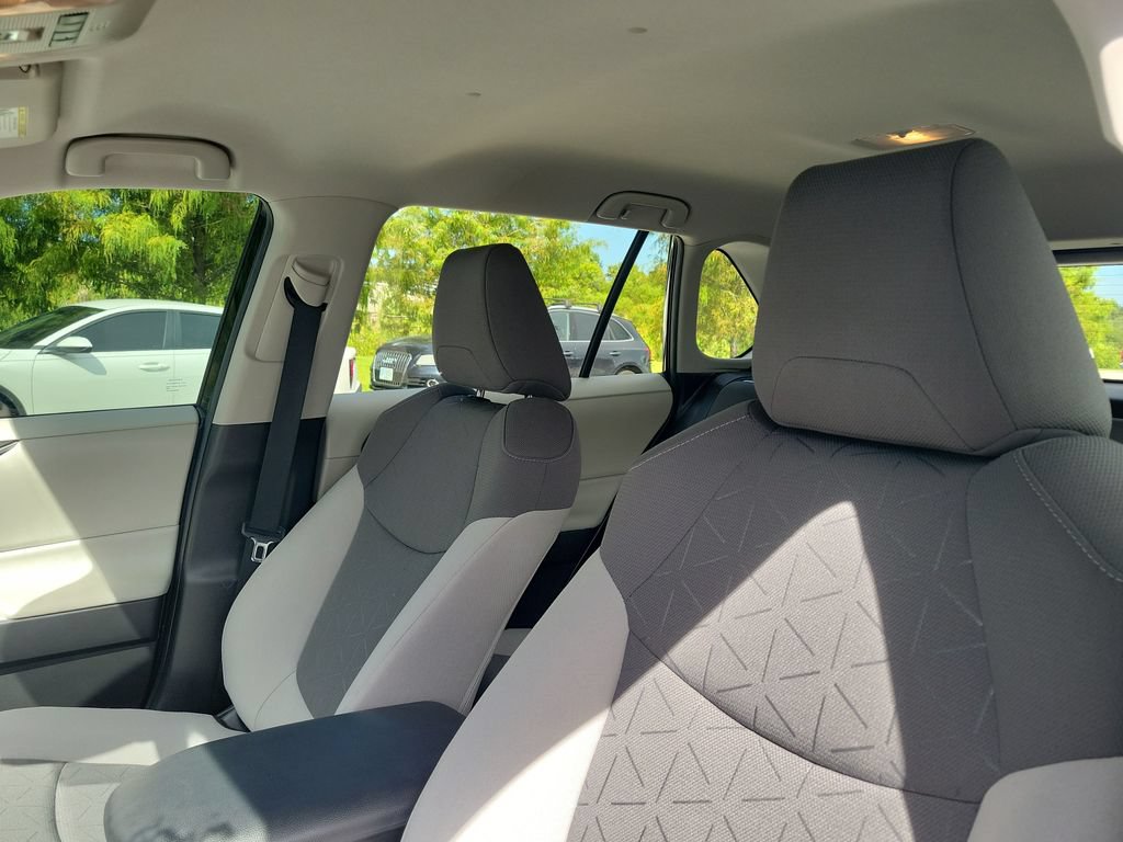 Used 2021 Toyota RAV4 XLE FWD image 21