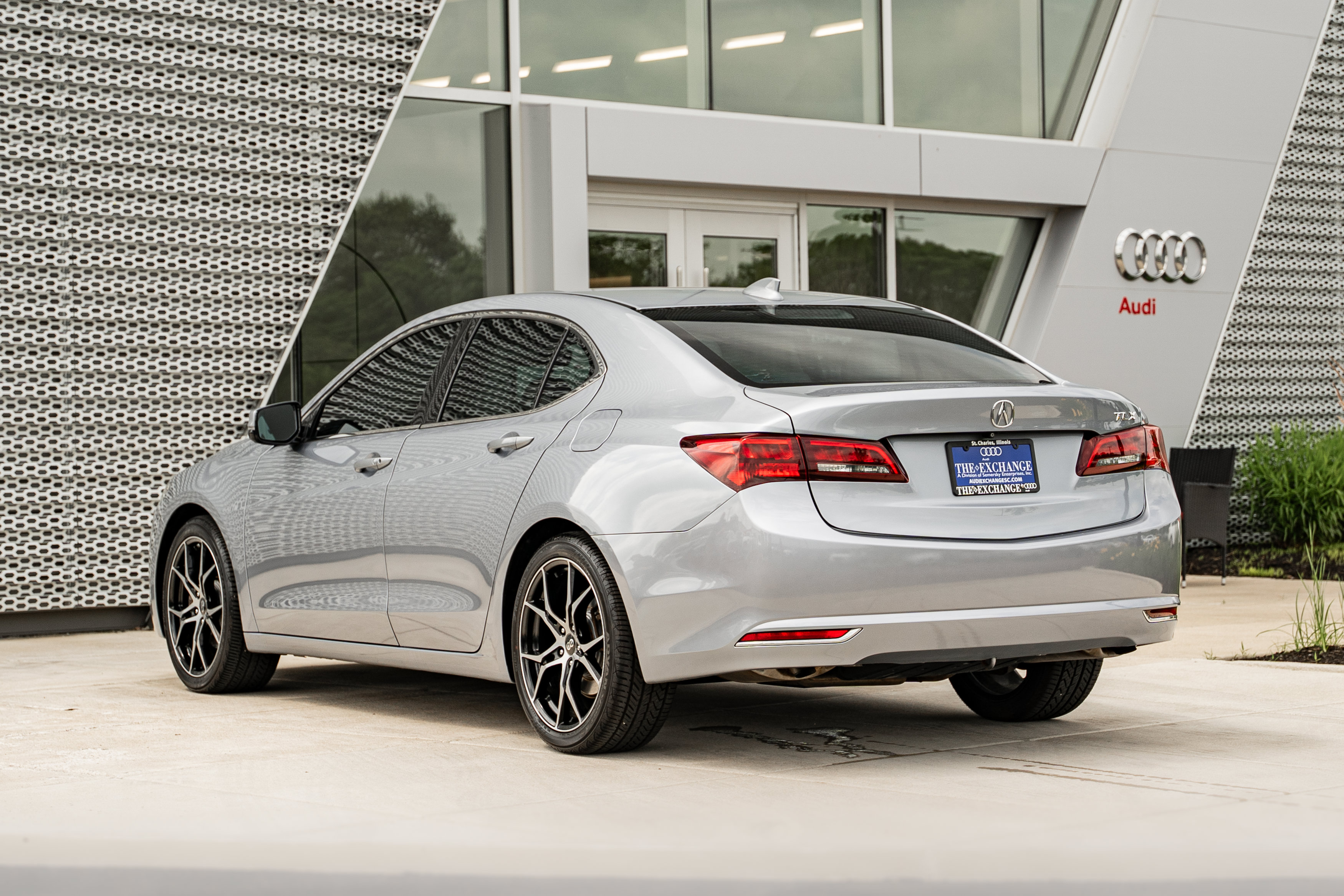 Used 2015 Acura TLX w/ Technology Package FWD image 5