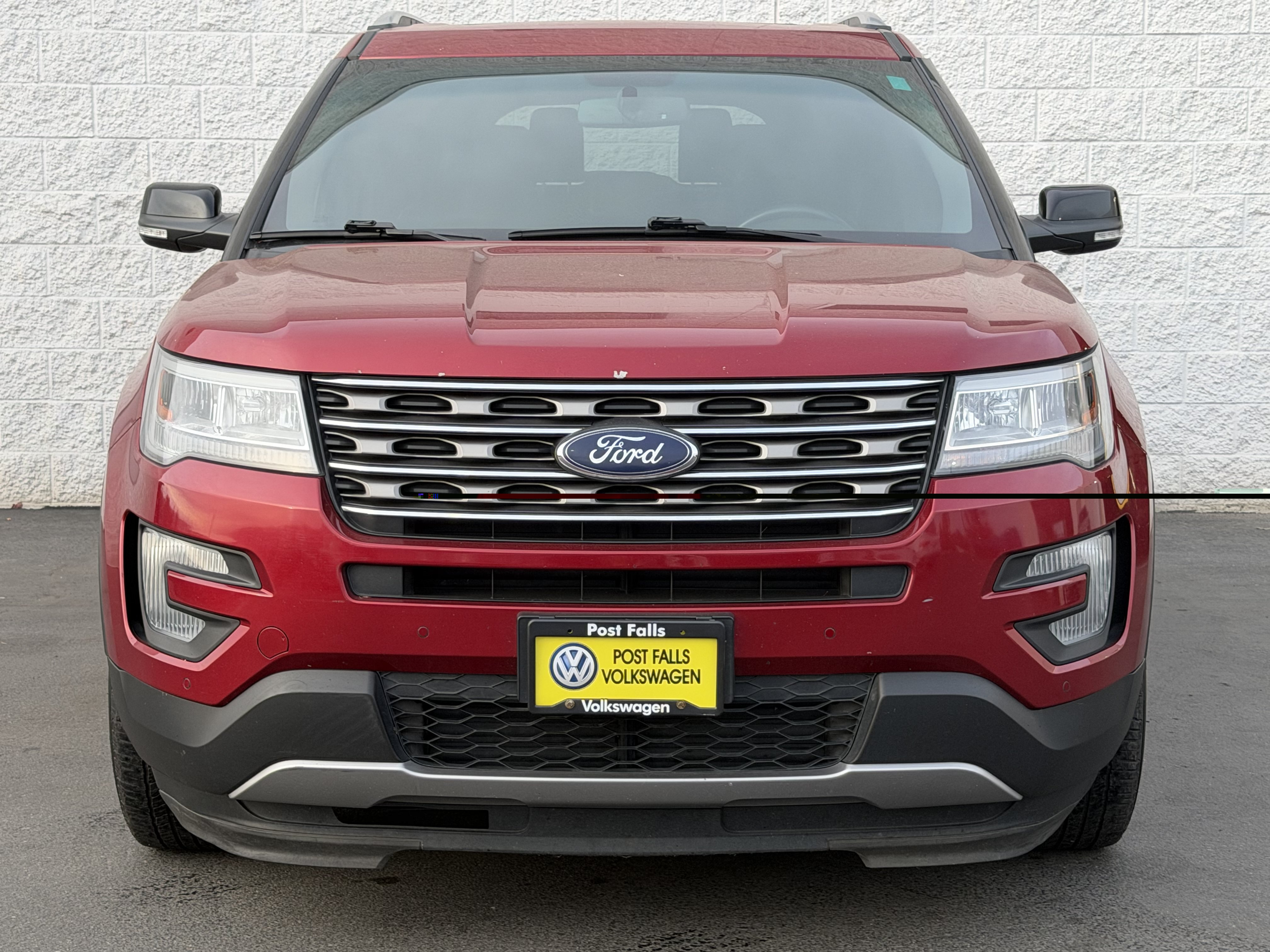 Used 2016 Ford Explorer XLT w/ Equipment Group 202A AWD/4WD image 2