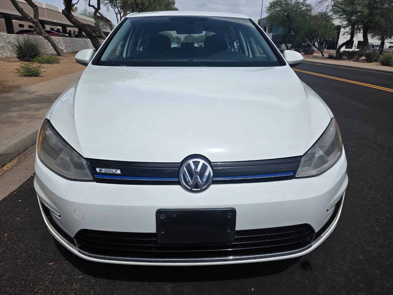 Used 2016 Volkswagen e-Golf SE w/ DC Fast Charging Package FWD image 8