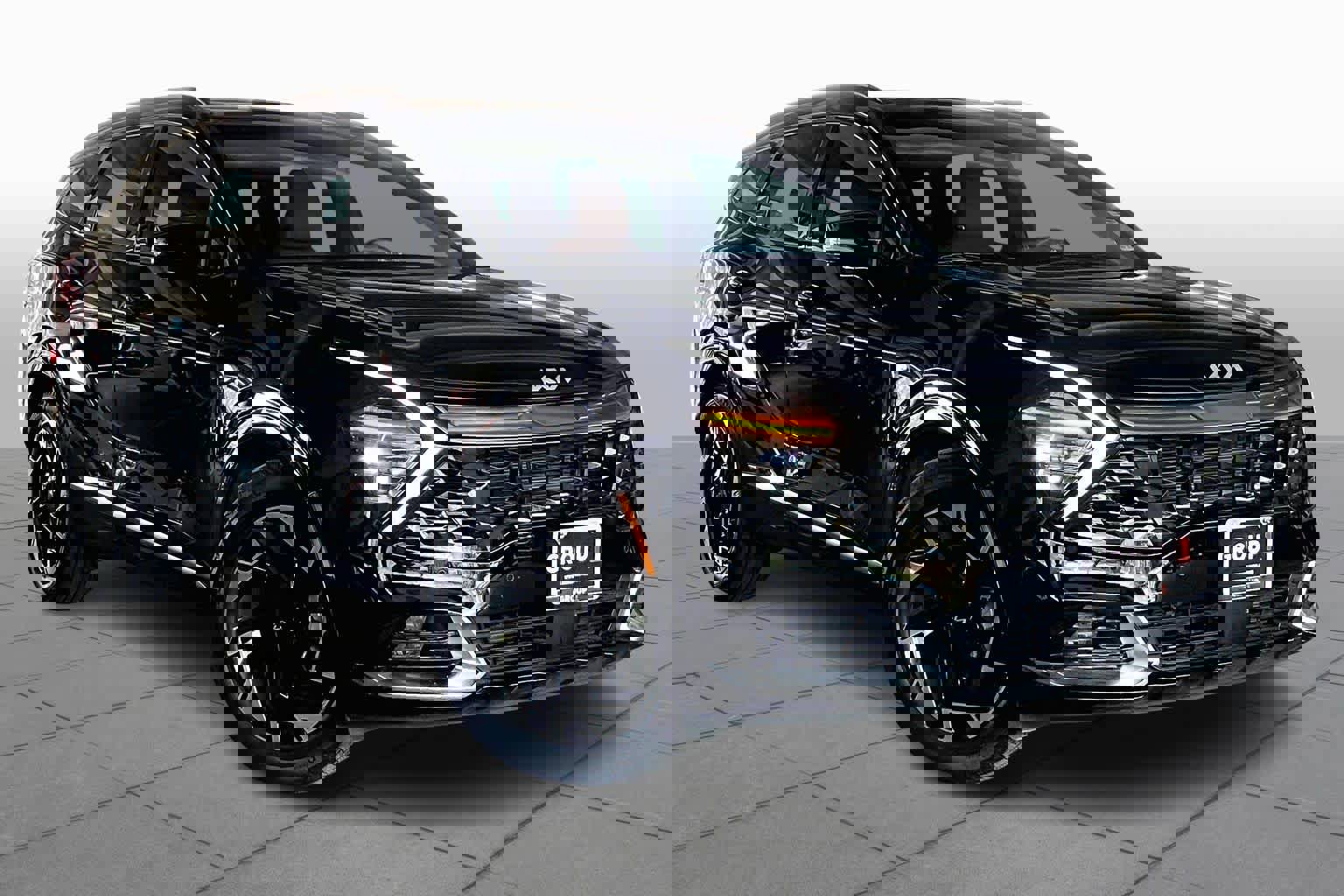 Used 2025 Kia Sportage SX image 2