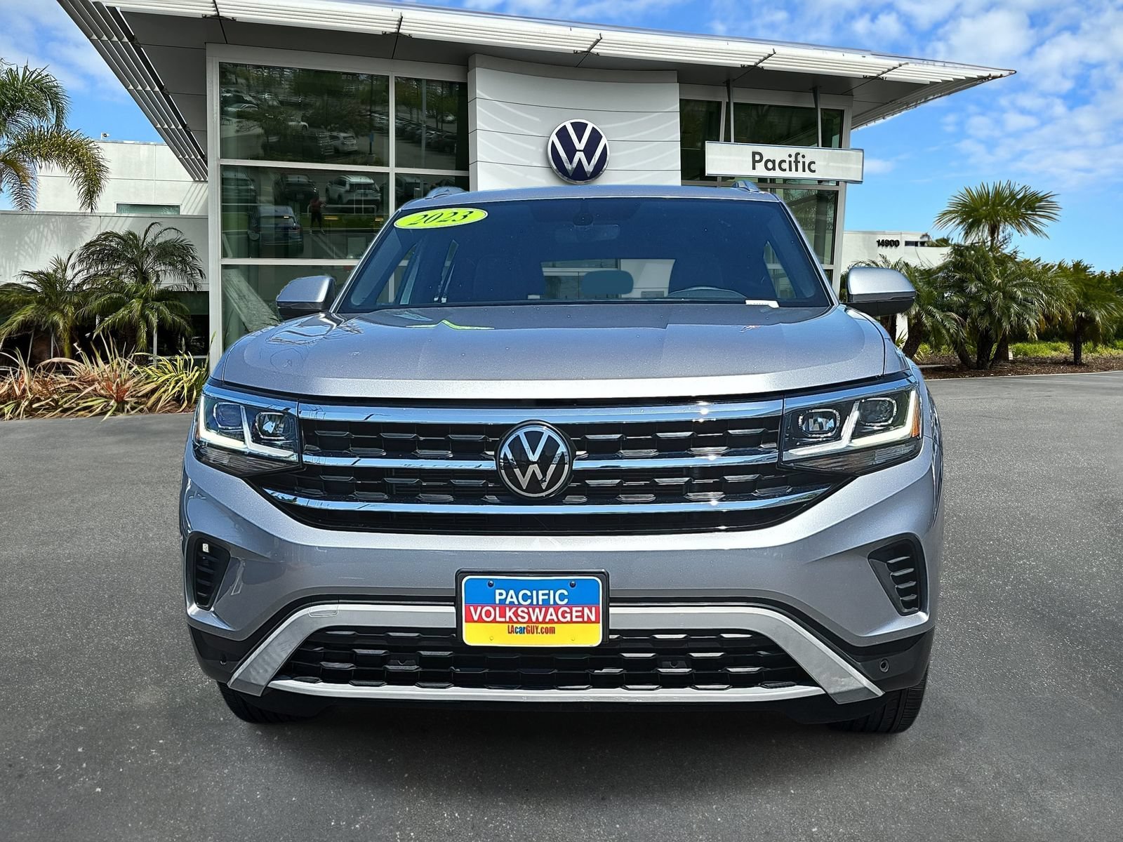 Used 2023 Volkswagen Atlas Cross Sport SE w/ Panoramic Sunroof Package FWD image 2