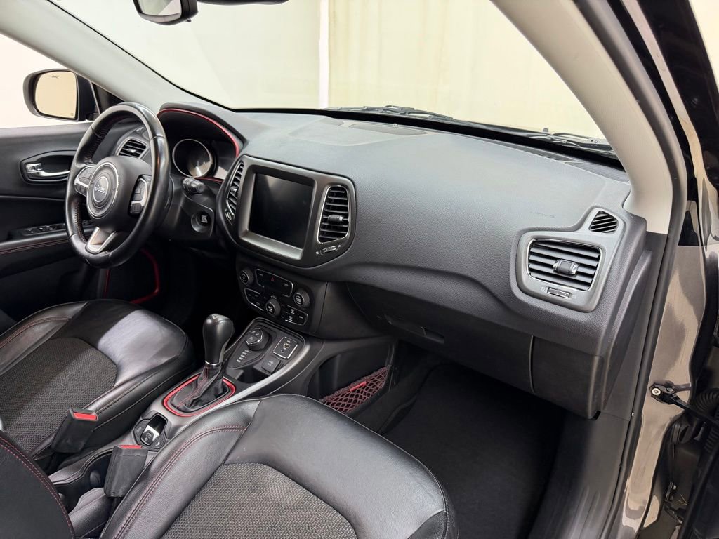 Used 2020 Jeep Compass Trailhawk image 11
