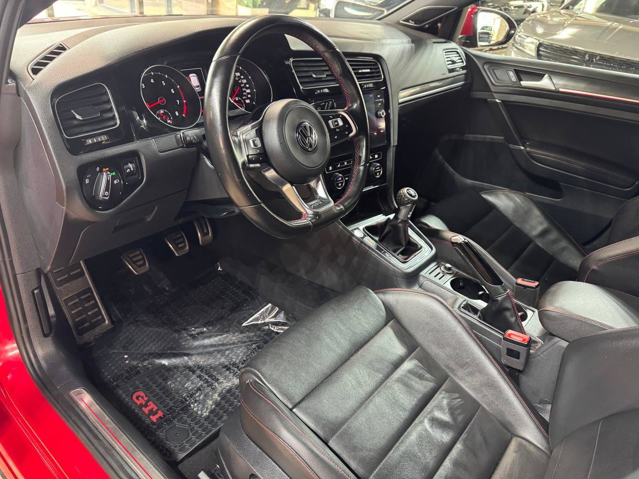 Used 2018 Volkswagen GTI Autobahn FWD image 16