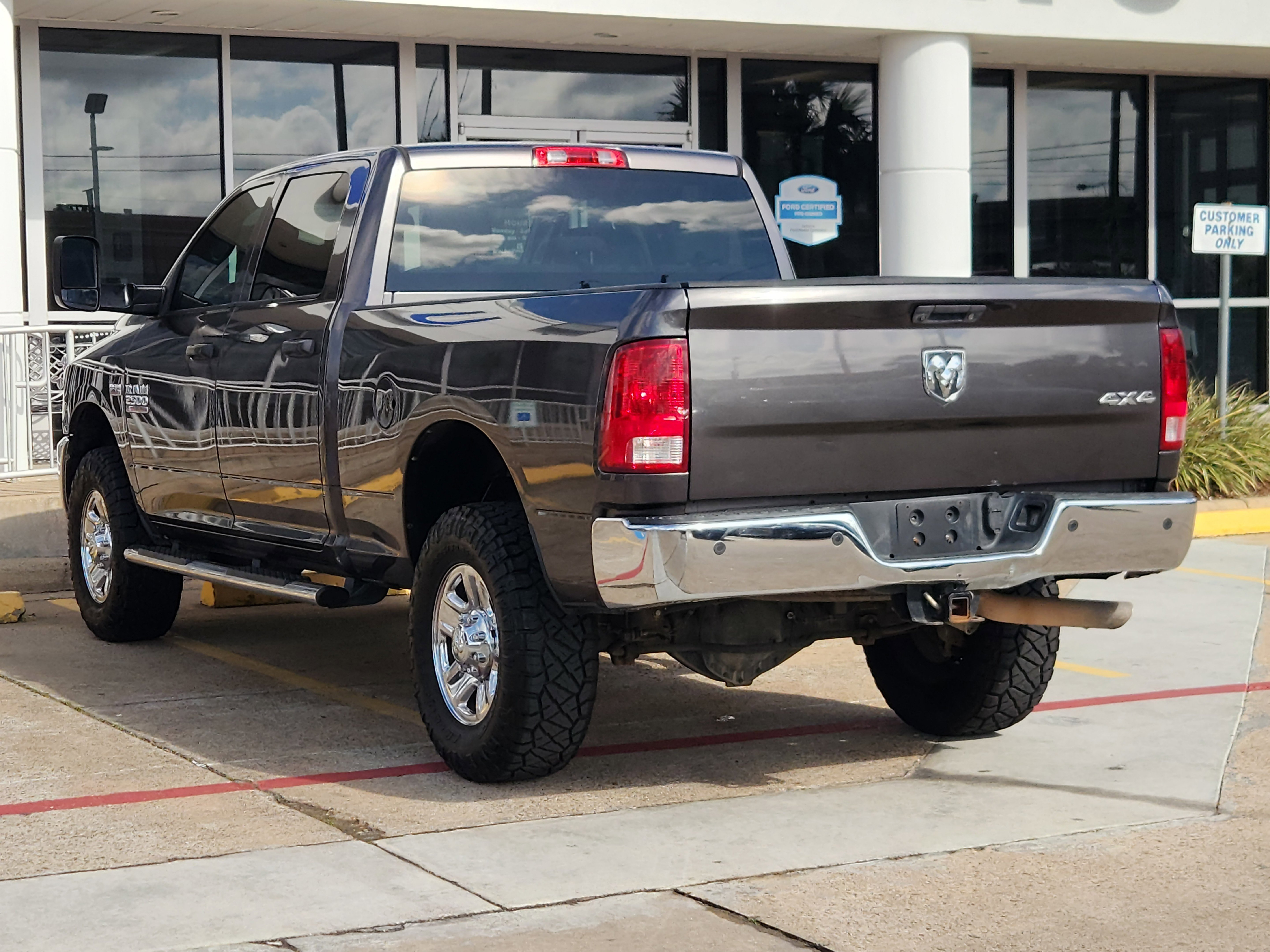Used 2016 RAM 2500 Tradesman w/ Chrome Appearance Group image 4