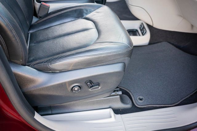 Used 2017 Chrysler Pacifica Touring-L Plus image 34