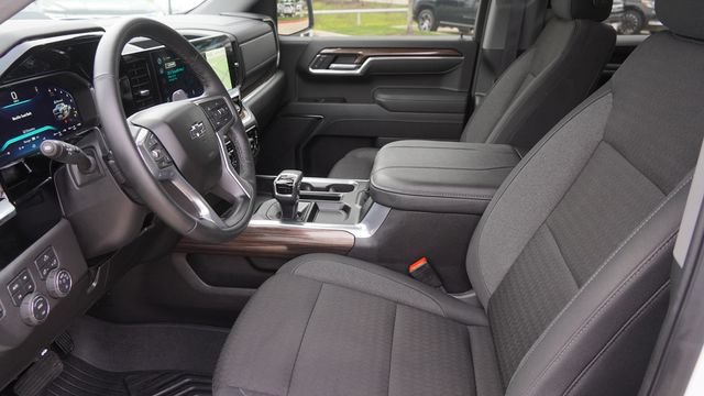 Used 2026 Chevrolet Silverado 1500 LT Trail Boss w/ LPO, Dark Essentials Package AWD/4WD image 18