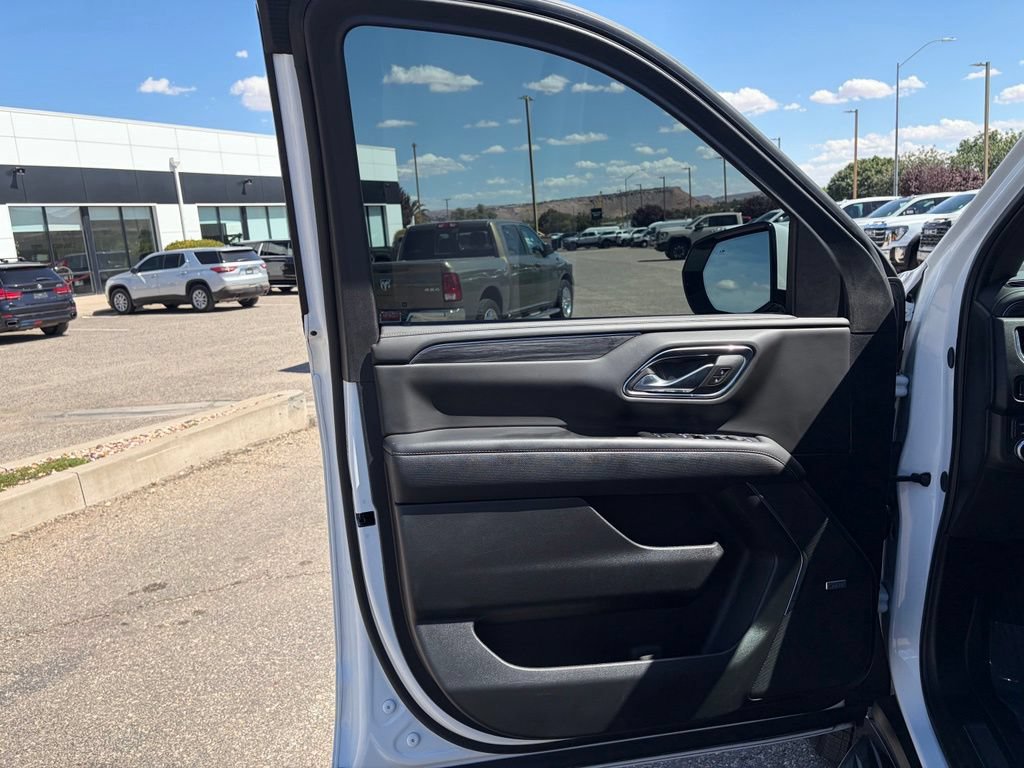 Used 2024 GMC Yukon SLT w/ SLT Premium Package AWD/4WD image 12