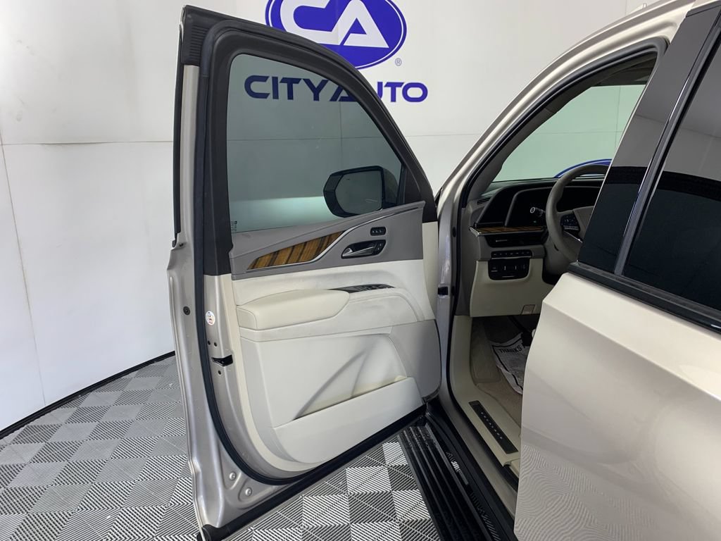 Used 2022 Cadillac Escalade Sport Platinum w/ LPO, ONYX Package AWD/4WD image 13