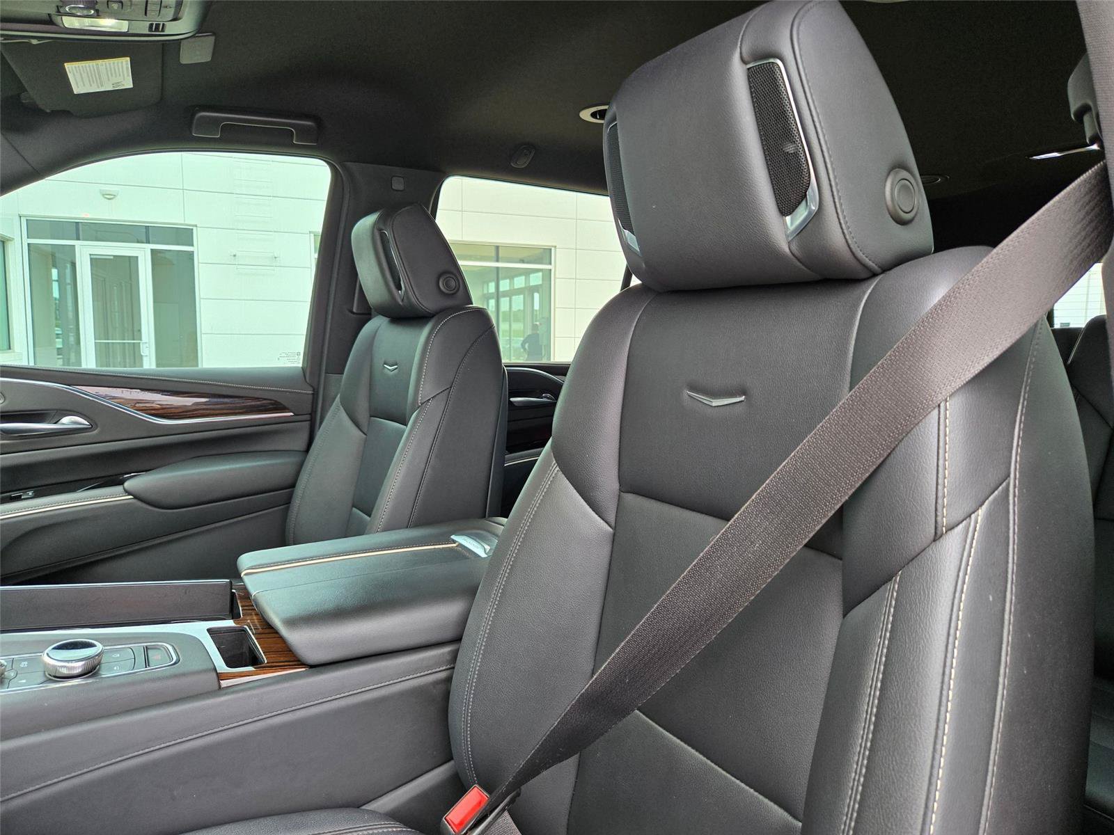 Used 2022 Cadillac Escalade Luxury AWD/4WD image 28