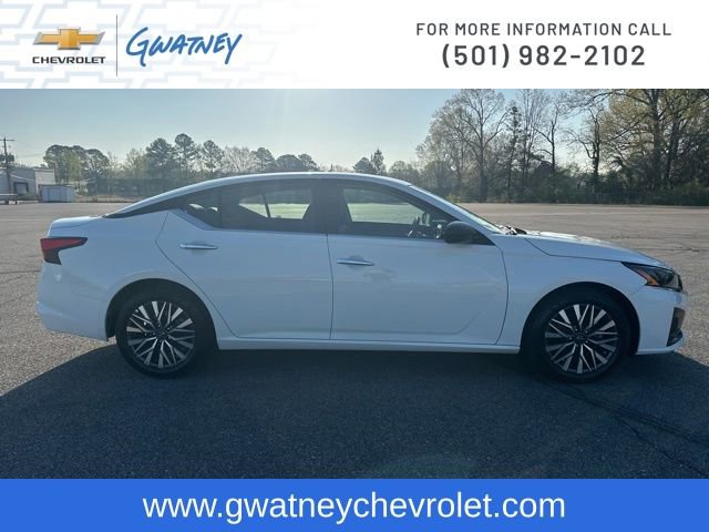 Used 2025 Nissan Altima 2.5 SV FWD image 4