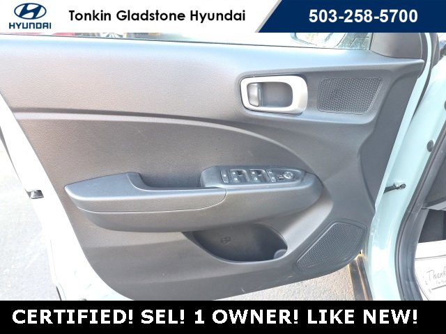 Certified 2025 Hyundai Venue SEL image 8