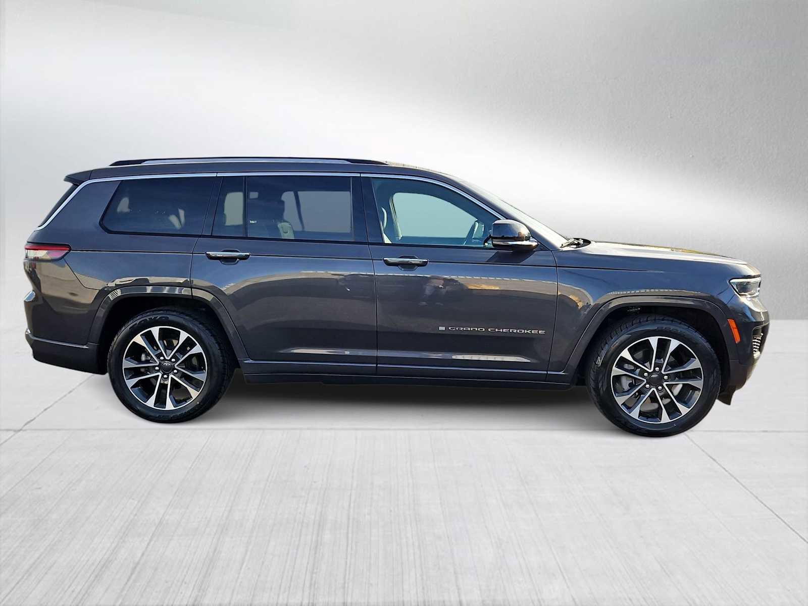 Used 2023 Jeep Grand Cherokee L Overland image 9