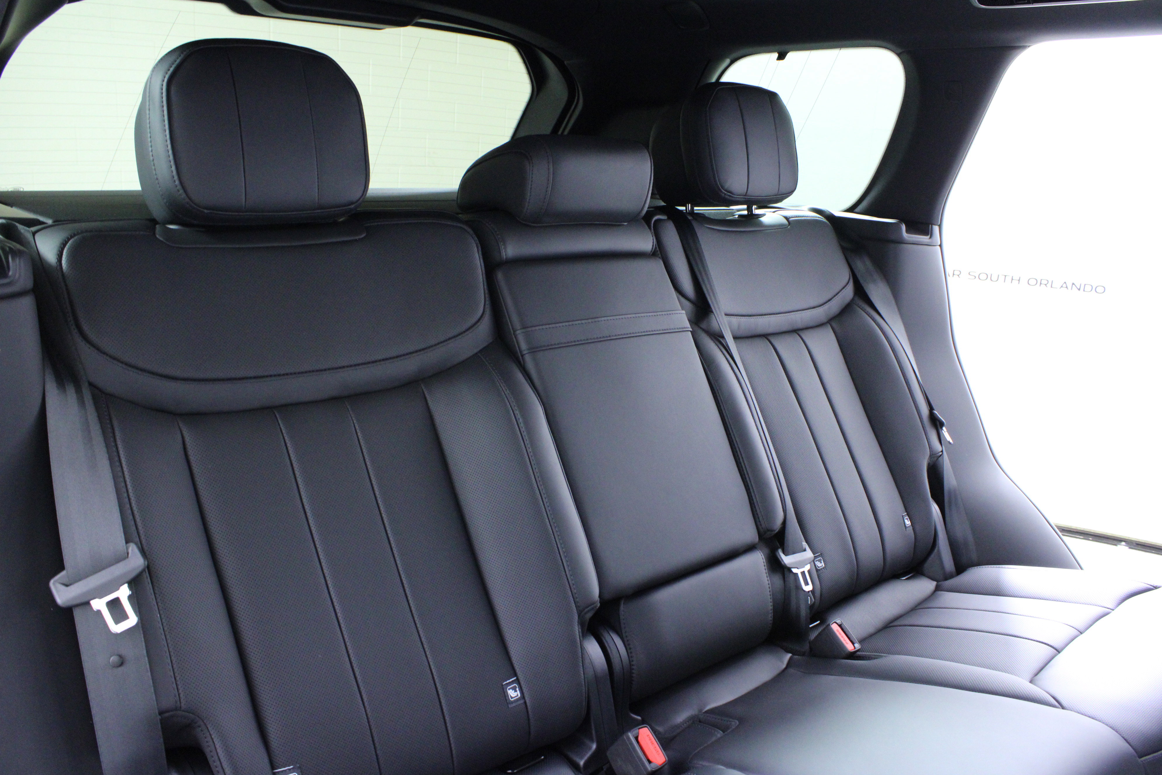 New 2026 Land Rover Range Rover SE image 12