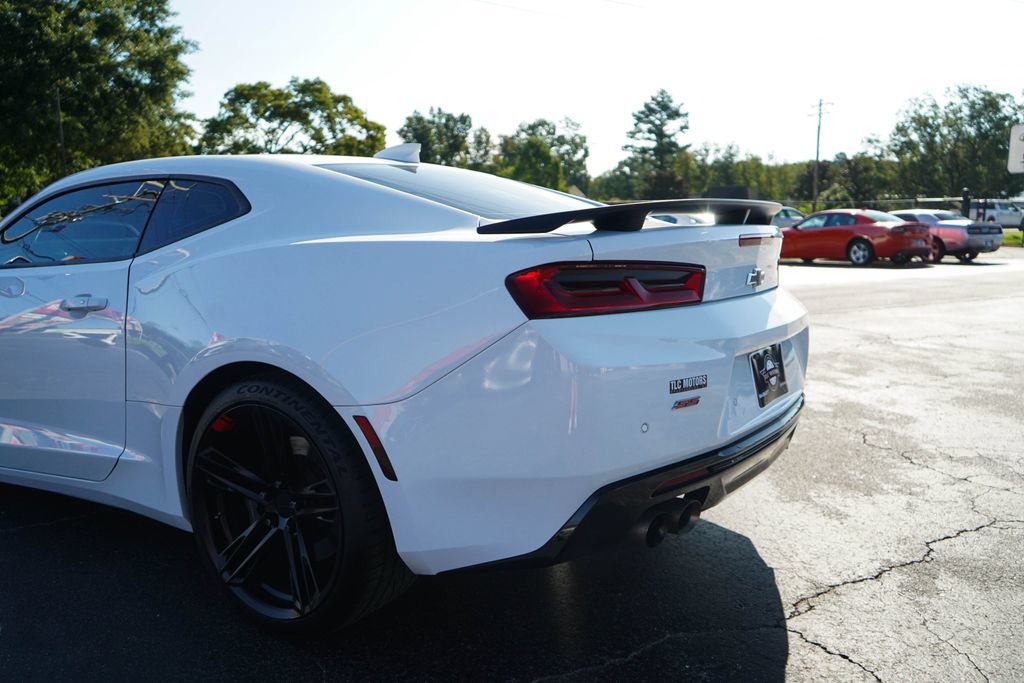 Used 2017 Chevrolet Camaro SS RWD image 21