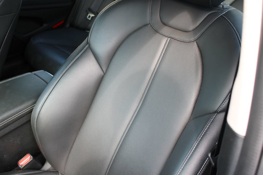 Used 2025 Genesis G70 2.5T image 10