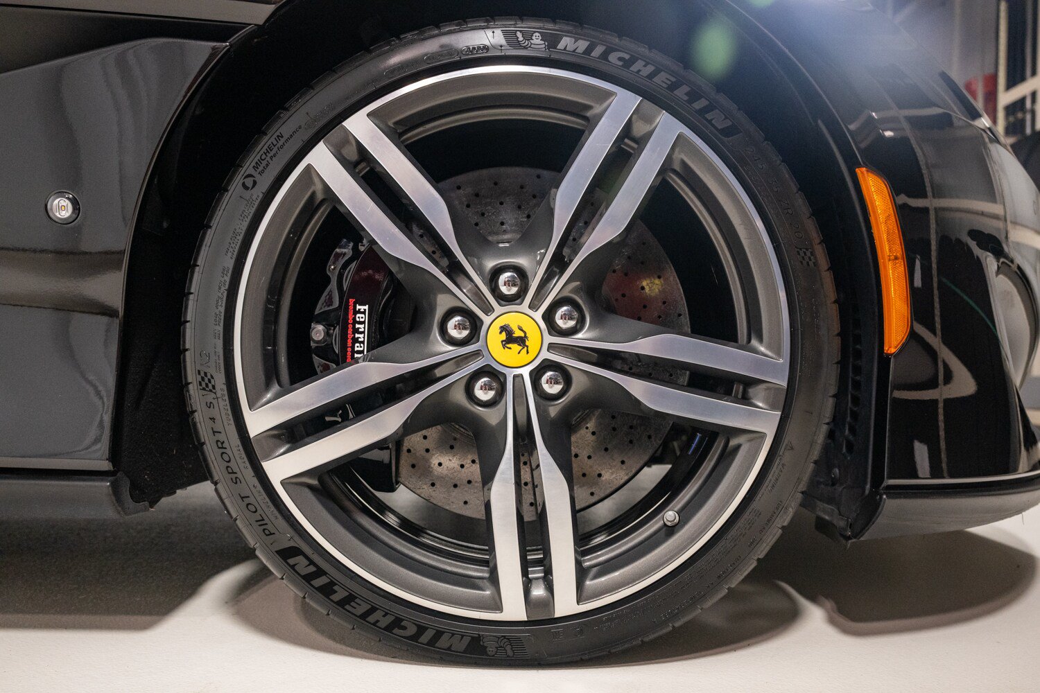 Used 2019 Ferrari Portofino RWD image 21
