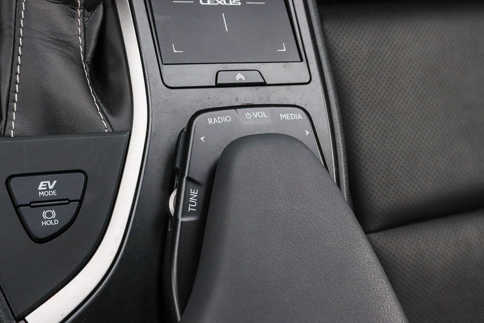 Used 2020 Lexus UX 250h w/ Premium Package AWD/4WD image 36