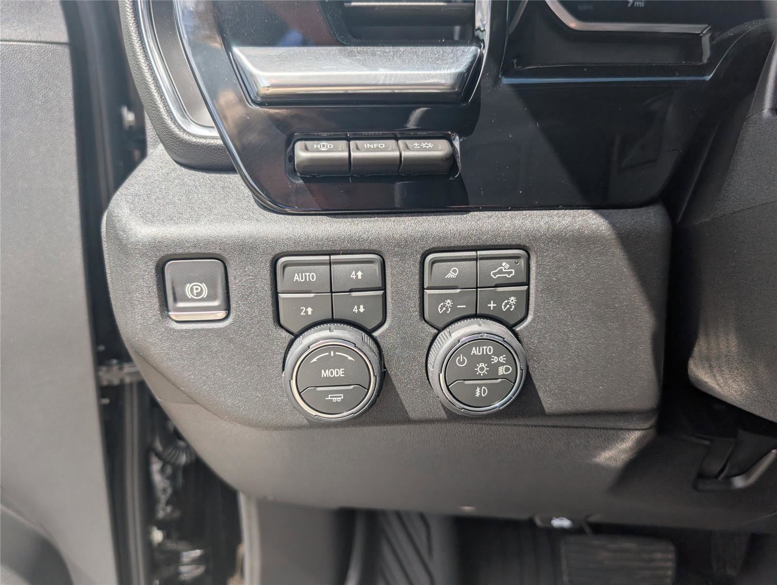 New 2026 Chevrolet Silverado 2500 LTZ w/ LTZ Plus Package AWD/4WD image 13