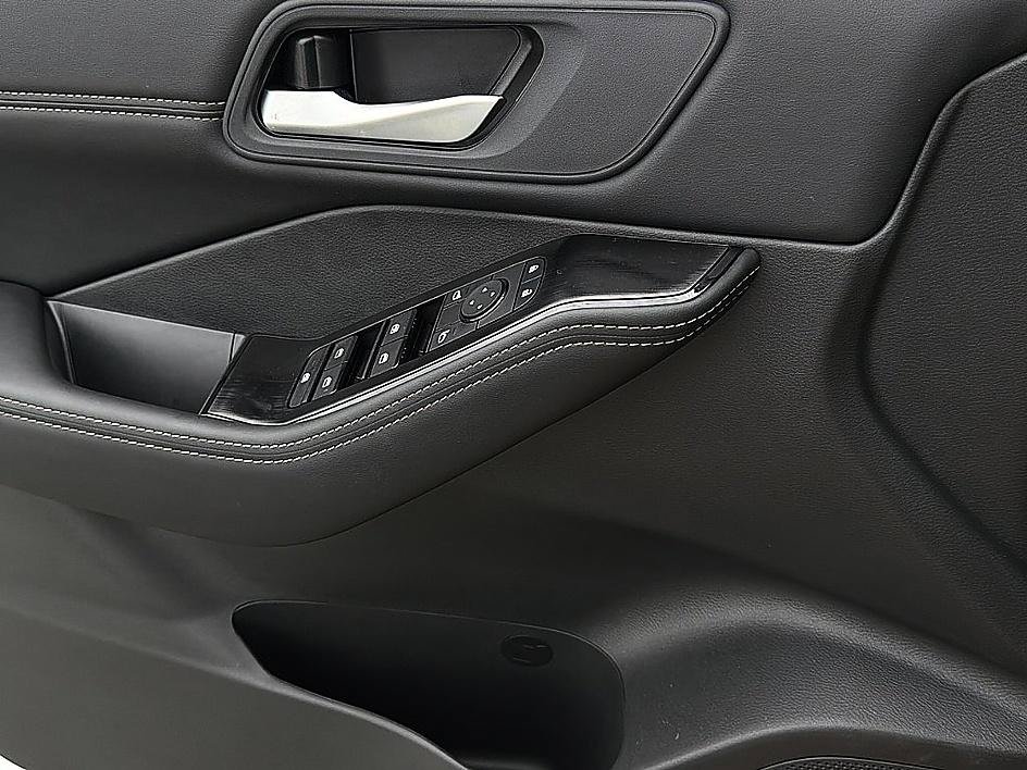 Used 2026 Nissan Rogue Dark Armor FWD image 21