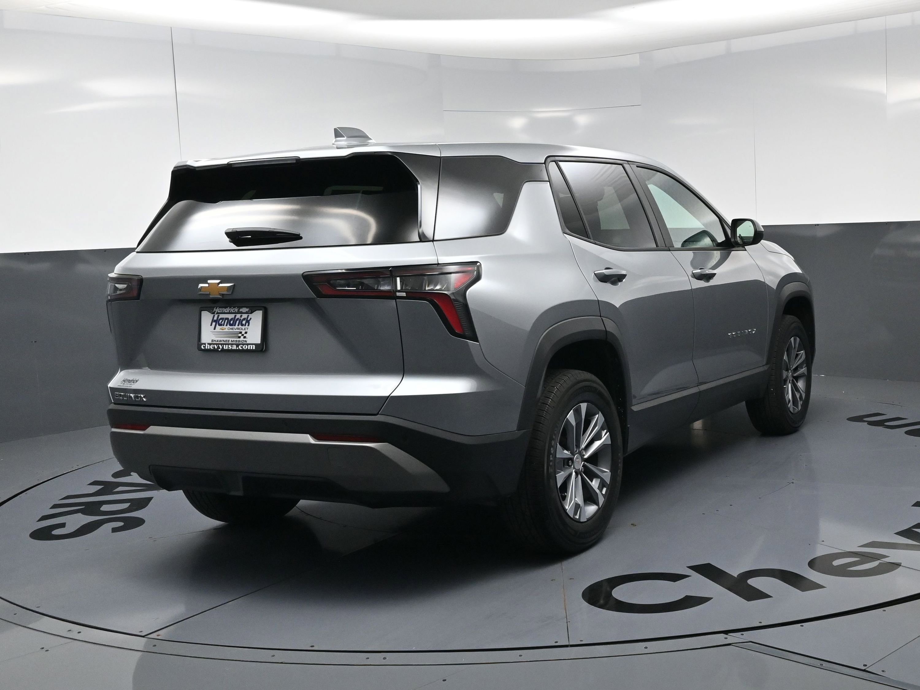 Used 2026 Chevrolet Equinox LT FWD image 9