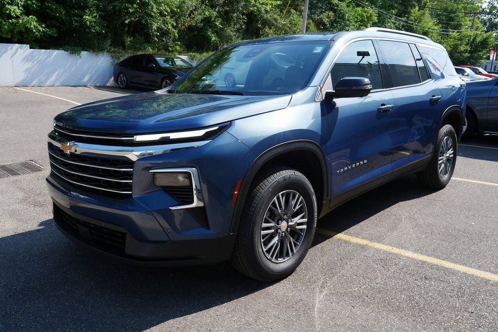 New 2026 Chevrolet Traverse LT w/ Enhanced Driving Package image 4