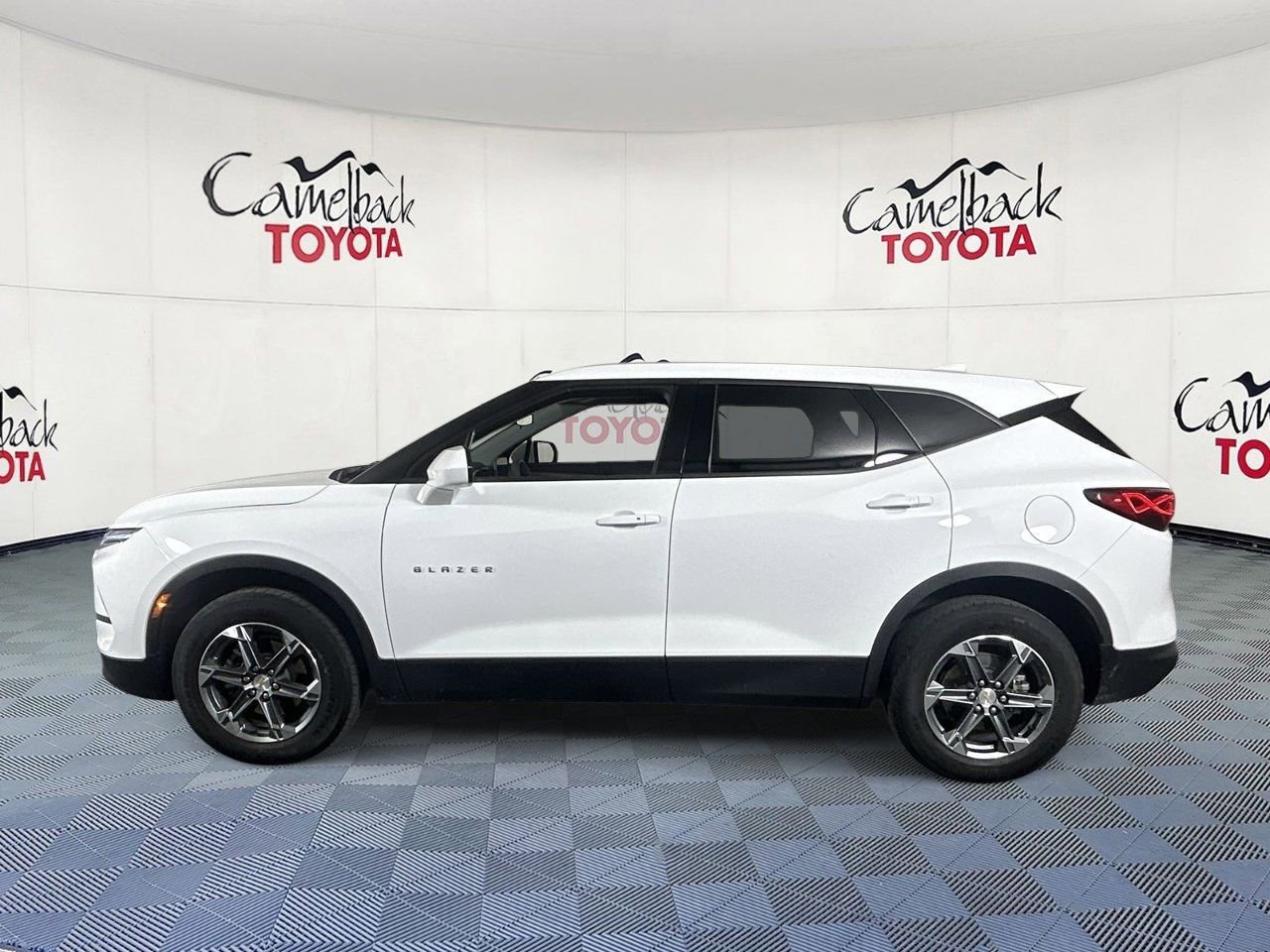 Used 2025 Chevrolet Blazer LT FWD image 4